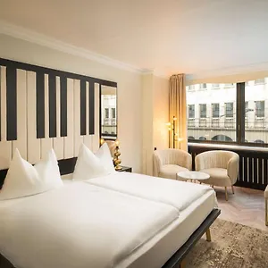 4* Ξενοδοχείο Elaya Center